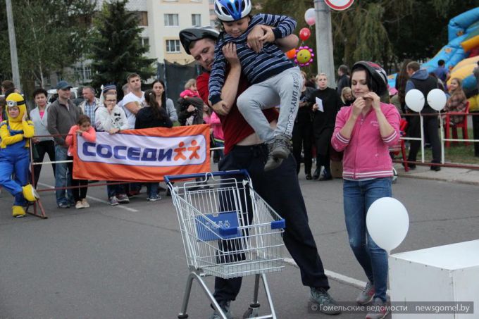 Инопланетяне, город будущего и гонки на тележках: День города в Советском районе