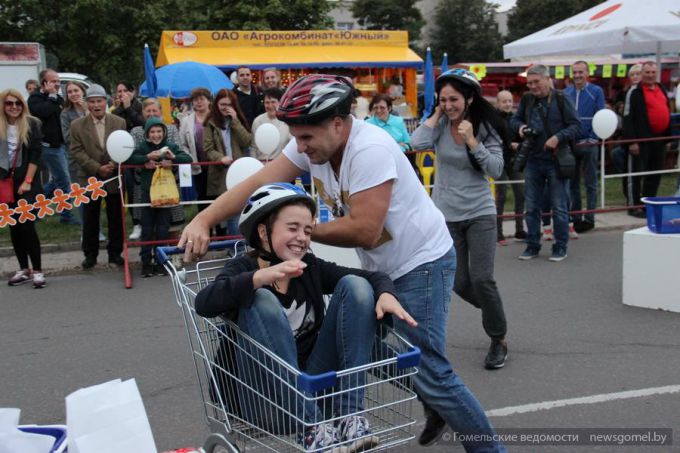 Инопланетяне, город будущего и гонки на тележках: День города в Советском районе
