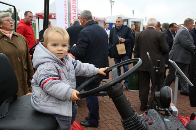 Деловой перекресток. XIX Республиканская универсальная выставка – ярмарка «Еврорегион «Неман-2017» открылась в Гродно (+Видео)