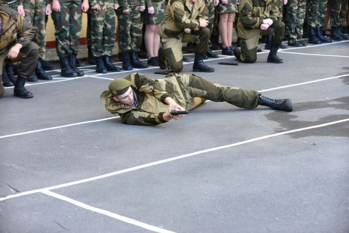 Кадеты средней школы №3 приняли присягу и почтили память Дмитрия Пенязькова