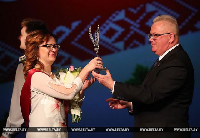 Учить и учиться: экспресс-интервью о школьных новшествах и лучшем поздравлении для педагога