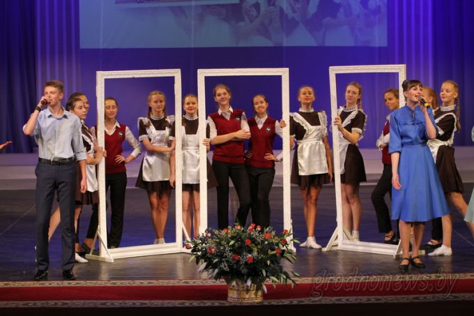 Учить и учиться: экспресс-интервью о школьных новшествах и лучшем поздравлении для педагога