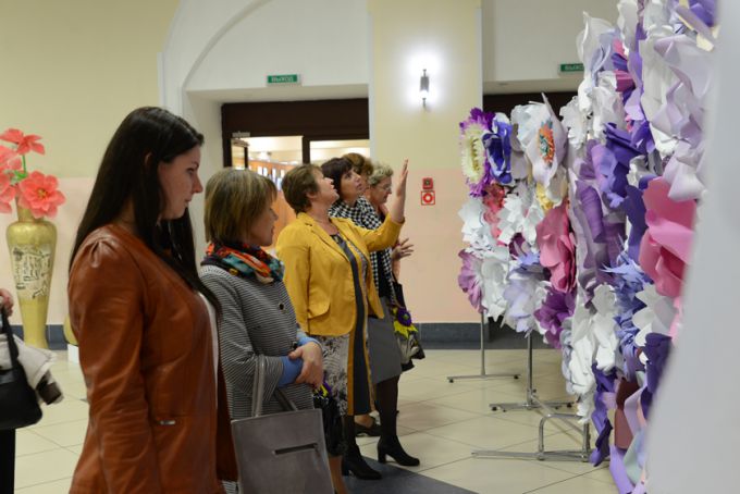 Фотофакт. Гомельских педагогов и ветеранов отрасли поздравили с Днём учителя