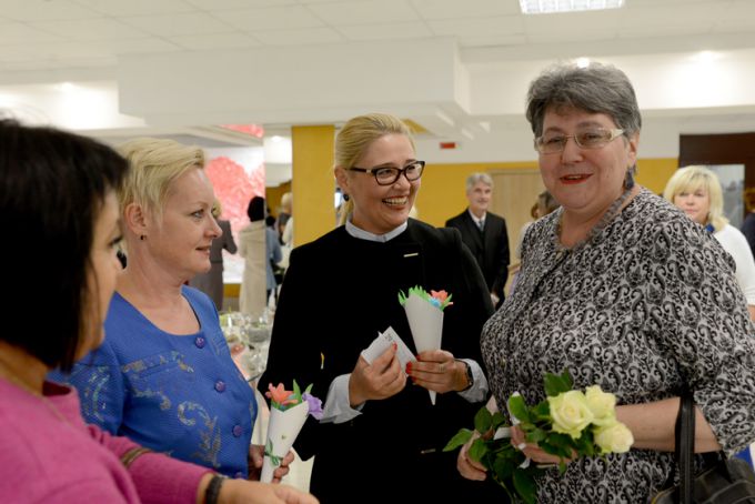 Фотофакт. Гомельских педагогов и ветеранов отрасли поздравили с Днём учителя