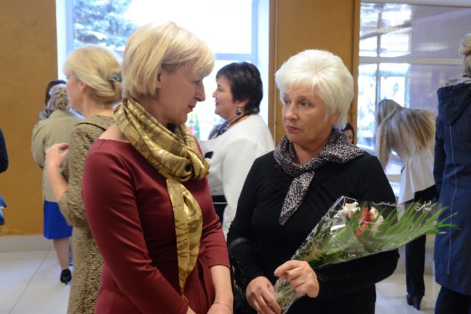 Фотофакт. Гомельских педагогов и ветеранов отрасли поздравили с Днём учителя