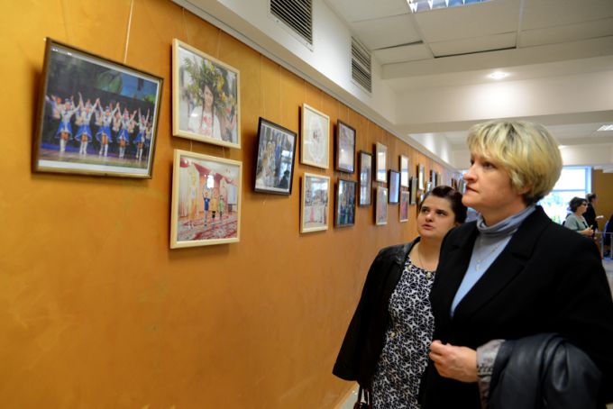 Фотофакт. Гомельских педагогов и ветеранов отрасли поздравили с Днём учителя