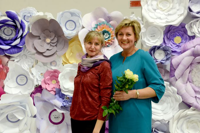 Фотофакт. Гомельских педагогов и ветеранов отрасли поздравили с Днём учителя