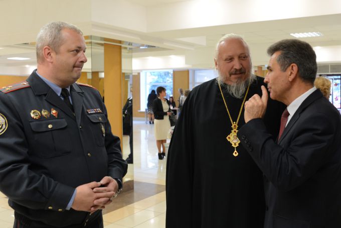 Фотофакт. Гомельских педагогов и ветеранов отрасли поздравили с Днём учителя