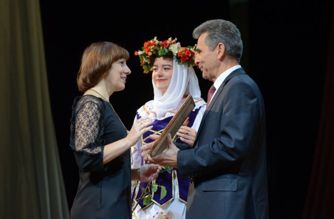 Фотофакт. Гомельских педагогов и ветеранов отрасли поздравили с Днём учителя