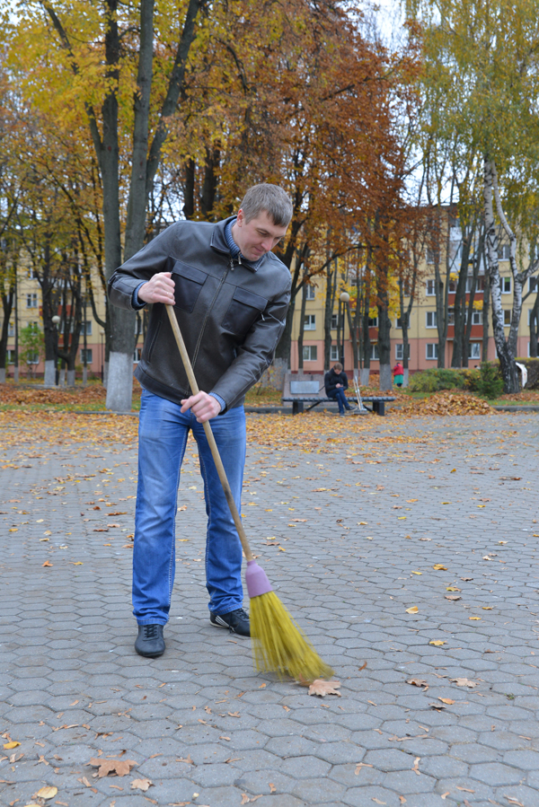 Фотофакт. На районном субботнике в Советском приводили в порядок зоны отдыха
