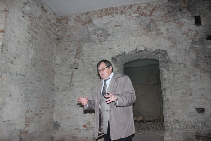 «Привет» из векового прошлого. Во время реконструкции Старого замка строители раскрыли плитку XVI века