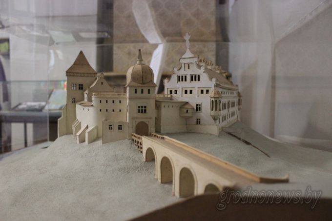 «Привет» из векового прошлого. Во время реконструкции Старого замка строители раскрыли плитку XVI века