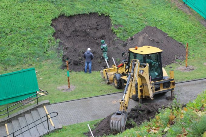 «Привет» из векового прошлого. Во время реконструкции Старого замка строители раскрыли плитку XVI века