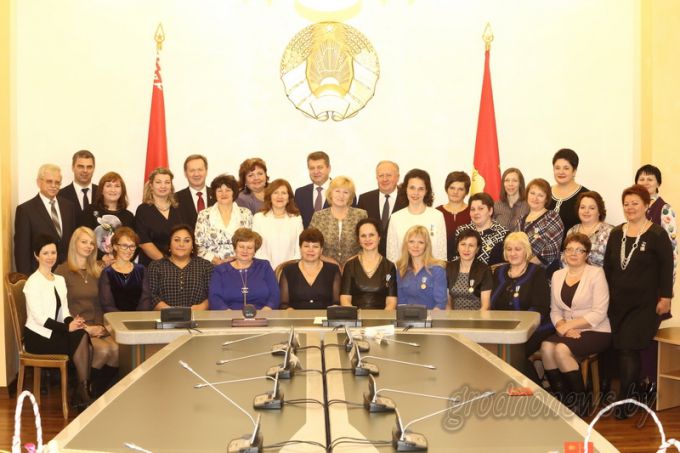 Милее МАМА слова нет на свете. Торжественный прием от имени губернатора ко Дню матери прошел в облисполкоме (+Видео)