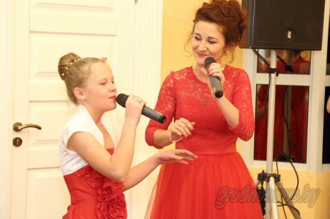 Милее МАМА слова нет на свете. Торжественный прием от имени губернатора ко Дню матери прошел в облисполкоме (+Видео)