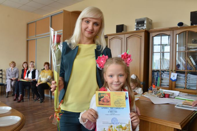 У компьютера и транспортёра. Дети химзаводчанок нарисовали своих мам