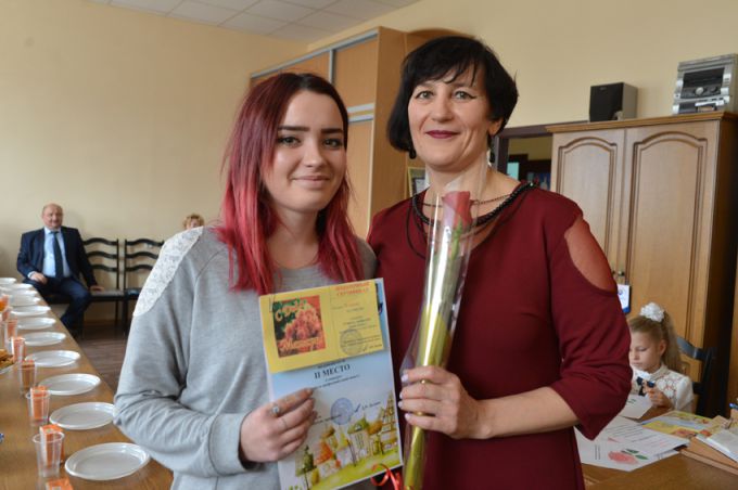 У компьютера и транспортёра. Дети химзаводчанок нарисовали своих мам