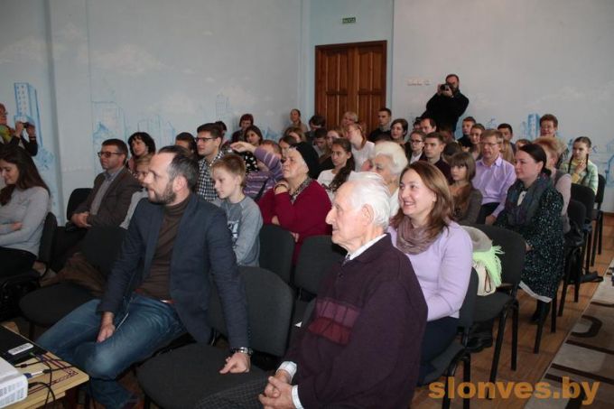 Артист Юрий Жигамонт встретился со слонимчанами