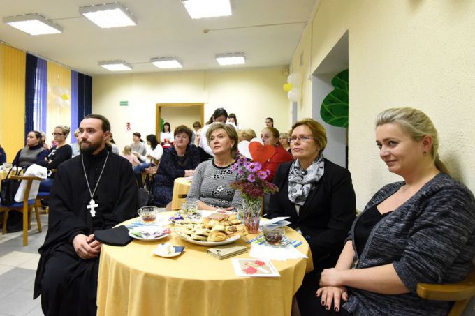 Счастье в кубе. В Советском районе мамам троих детей вручили удостоверения многодетной семьи