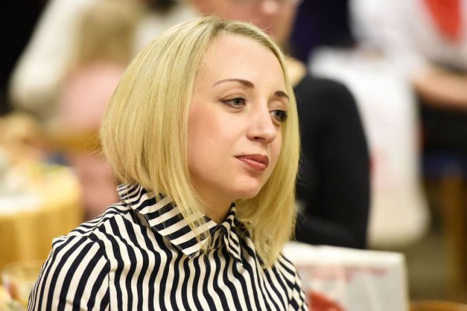 Счастье в кубе. В Советском районе мамам троих детей вручили удостоверения многодетной семьи