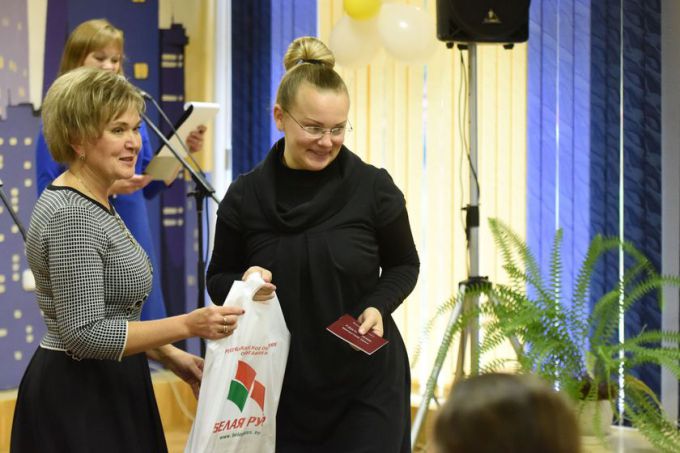 Счастье в кубе. В Советском районе мамам троих детей вручили удостоверения многодетной семьи