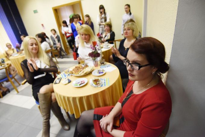 Счастье в кубе. В Советском районе мамам троих детей вручили удостоверения многодетной семьи