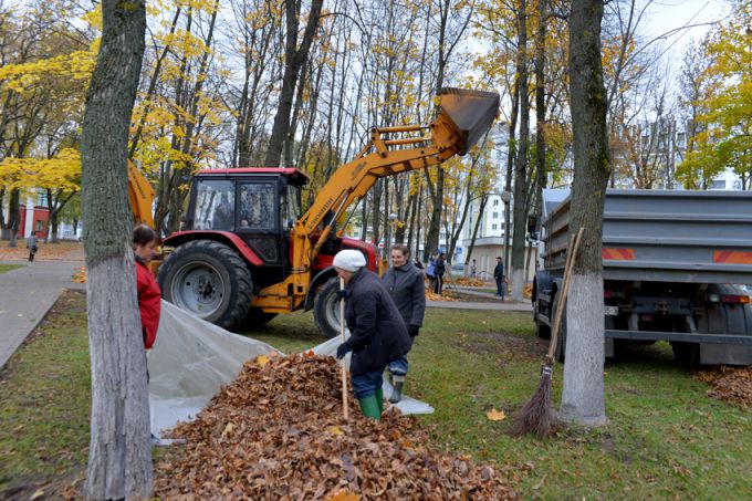 Фотофакт. На районном субботнике в Советском приводили в порядок зоны отдыха