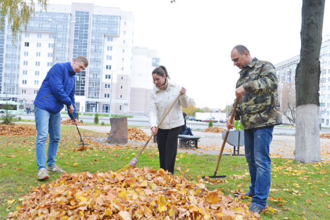 Фотофакт. На районном субботнике в Советском приводили в порядок зоны отдыха