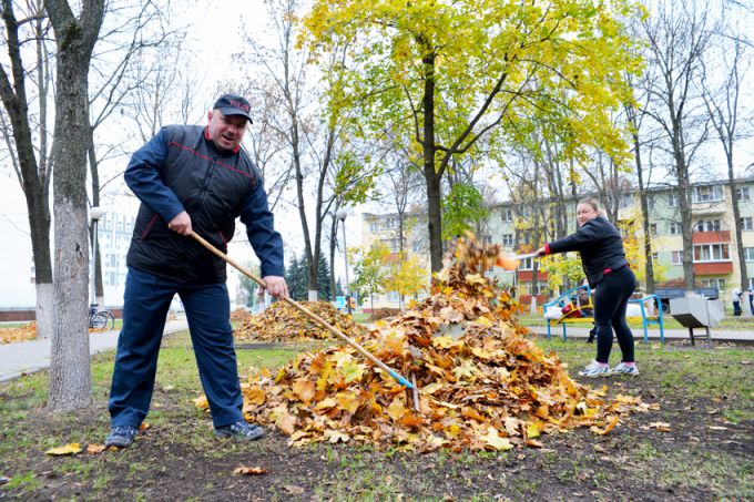 Фотофакт. На районном субботнике в Советском приводили в порядок зоны отдыха