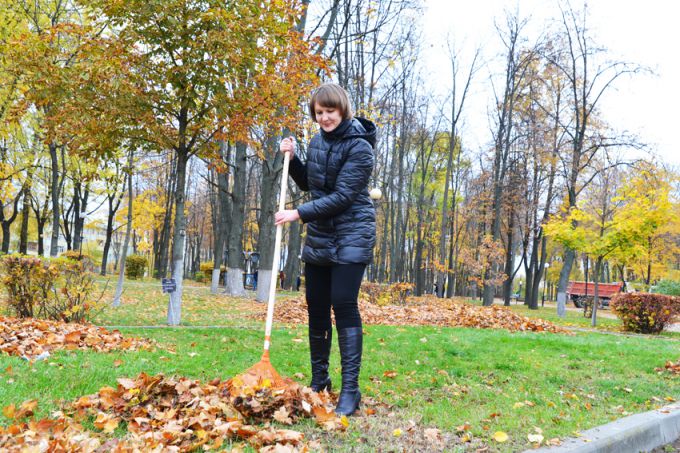Фотофакт. На районном субботнике в Советском приводили в порядок зоны отдыха