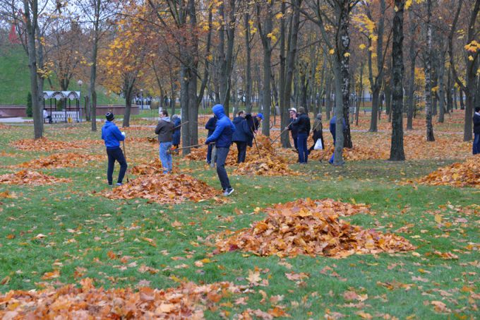 Фотофакт. На районном субботнике в Советском приводили в порядок зоны отдыха