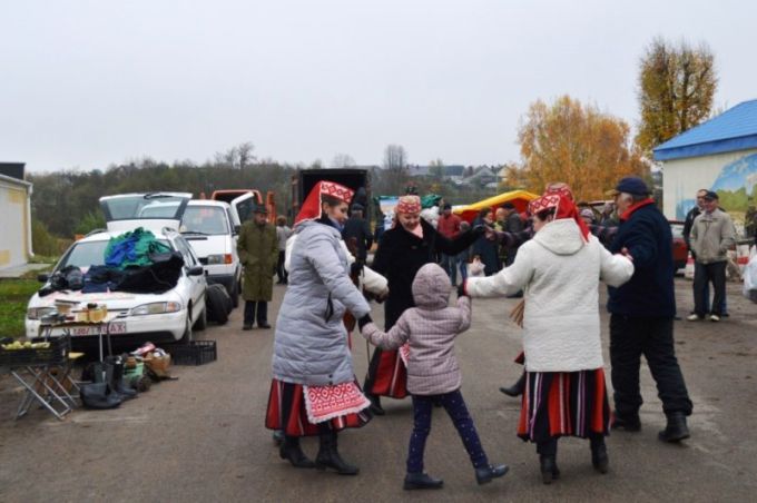 И закупились, и повеселились.В Ошмянах прошла сельскохозяйственная ярмарка