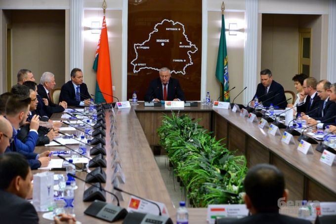 Гомельчанам предложили создать беспилотный комбайн и построить свой фармакологический завод