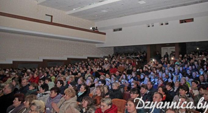 Игорь Николаев пел для щучинцев: российский артист дал в райцентре сольный концерт