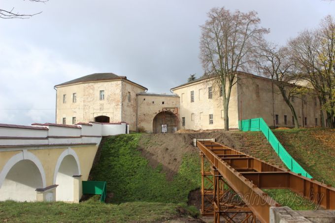 Старый замок: сохранить по максимуму и вернуть в XVI век