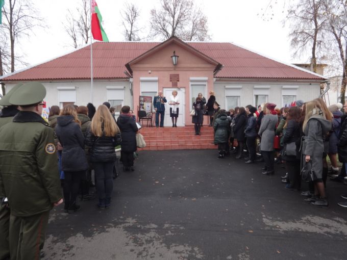 Молодые специалисты заложили в Поколюбичах рябиновую Аллею Славы