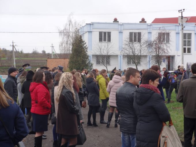 Молодые специалисты заложили в Поколюбичах рябиновую Аллею Славы