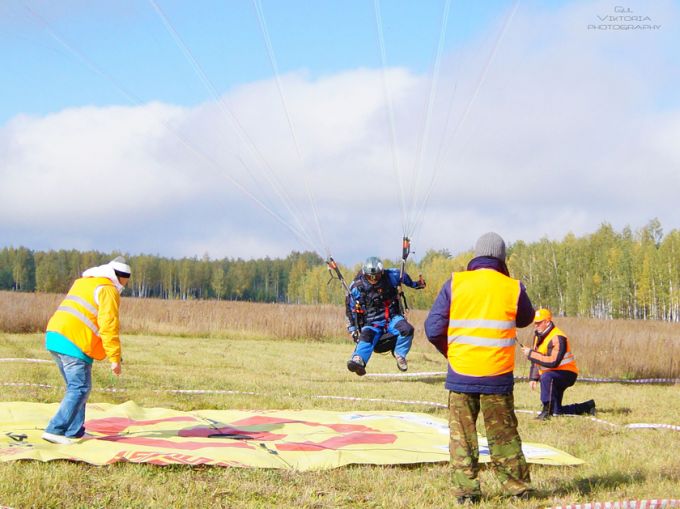 На аэродроме в Зябровке Гомельского района прошли соревнования по парапланерному спорту "Полесский десант-2017"