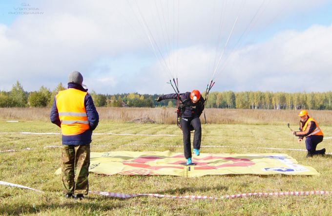 На аэродроме в Зябровке Гомельского района прошли соревнования по парапланерному спорту "Полесский десант-2017"