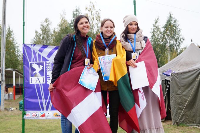 На аэродроме в Зябровке Гомельского района прошли соревнования по парапланерному спорту "Полесский десант-2017"