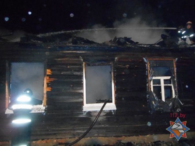 Житель Калинковичского района успел спастись из горящего дома, погибла его сожительница