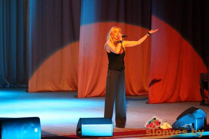 О женском счастье и школьной поре спела Татьяна Овсиенко в Слониме