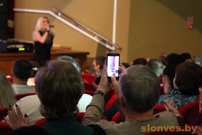 О женском счастье и школьной поре спела Татьяна Овсиенко в Слониме