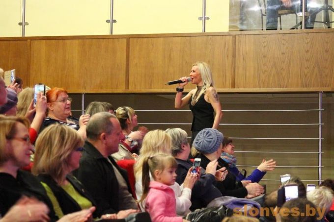 О женском счастье и школьной поре спела Татьяна Овсиенко в Слониме