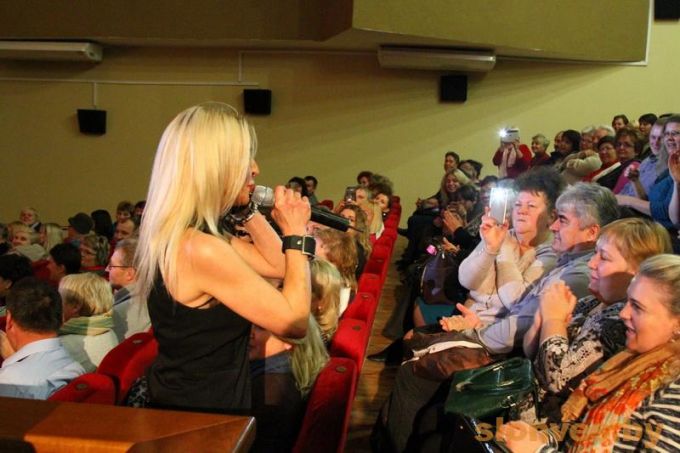 О женском счастье и школьной поре спела Татьяна Овсиенко в Слониме