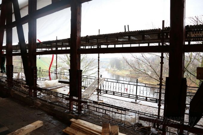 Стена Коложи будет цвета Umbrа. "ГП" продолжает освещать ход ремонтных работ (+Видео)