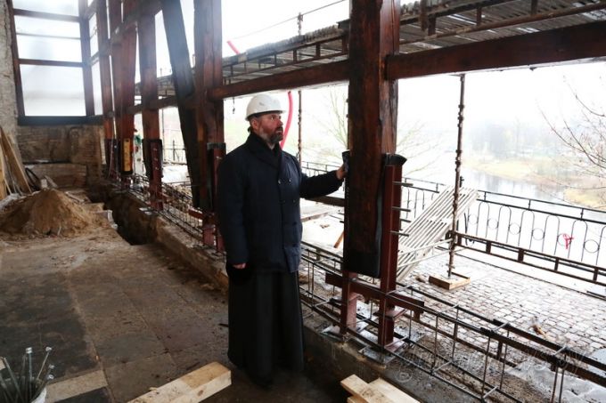 Стена Коложи будет цвета Umbrа. "ГП" продолжает освещать ход ремонтных работ (+Видео)