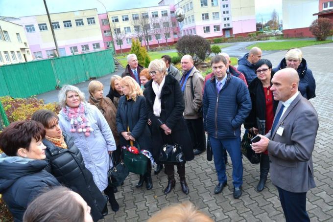 Светлогорские педагоги побывали на экскурсии в школах и гимназиях Советского района
