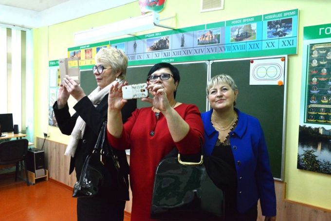 Светлогорские педагоги побывали на экскурсии в школах и гимназиях Советского района