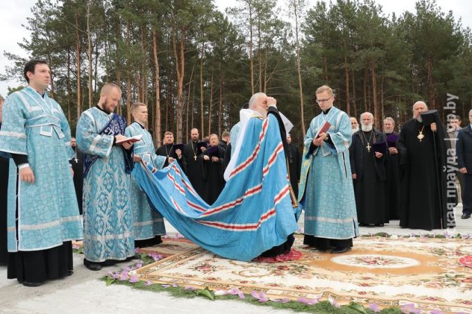 В Речице торжественно отпраздновали 145-летие со дня первого освещения Свято-Успенского собора